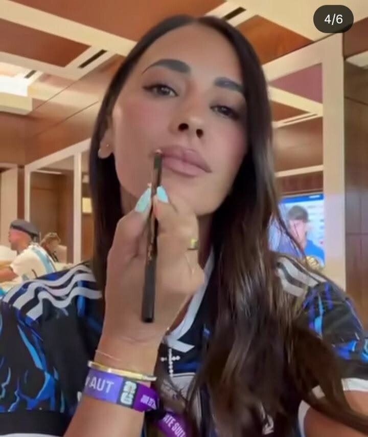 Vợ Messi xúc động sau loạt kỷ lục World Cup của chồng - 2