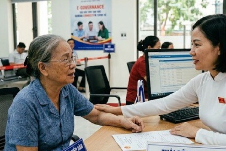 Nhất quyết yêu cầu cụ bà hơn 90 tuổi đến phường: Không thể máy móc hóa con người!