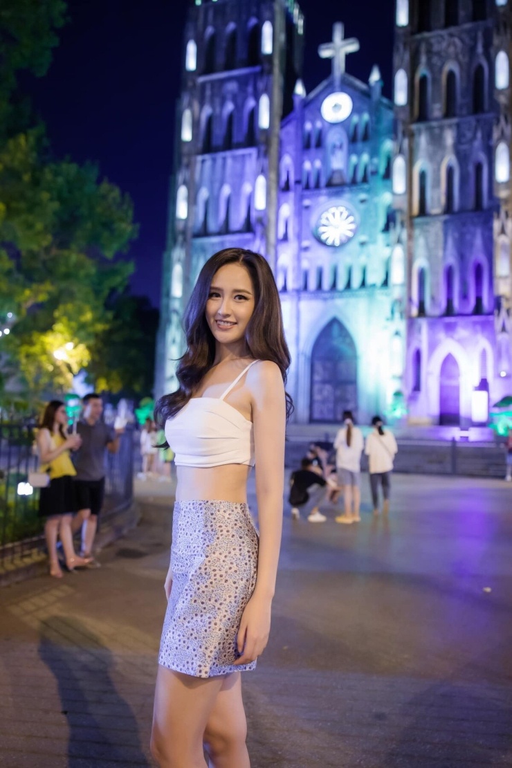 Mai Phương Thúy tập luyện thể thao.