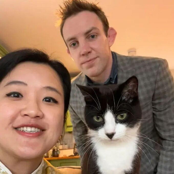 Billy và vợ chồng chủ - Linka Lin và Mark Kelly. Ảnh: Instagram