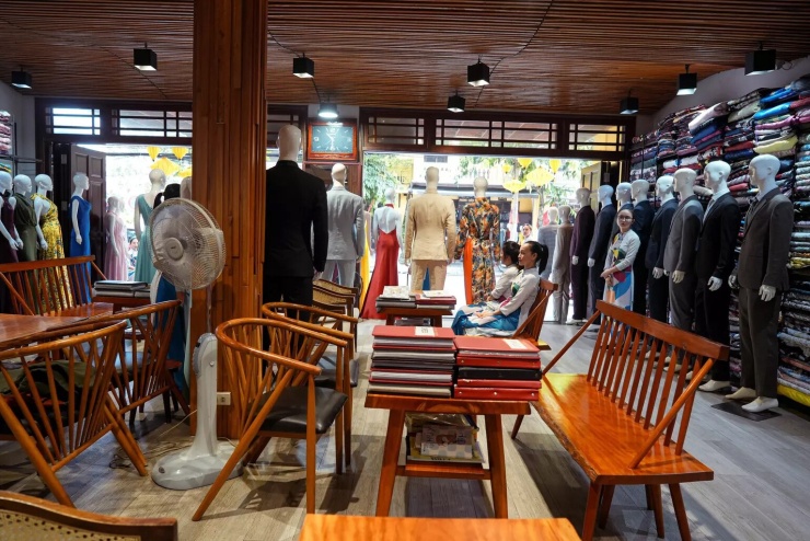 Tường Tailor, Hội An, Việt Nam. James Phạm.