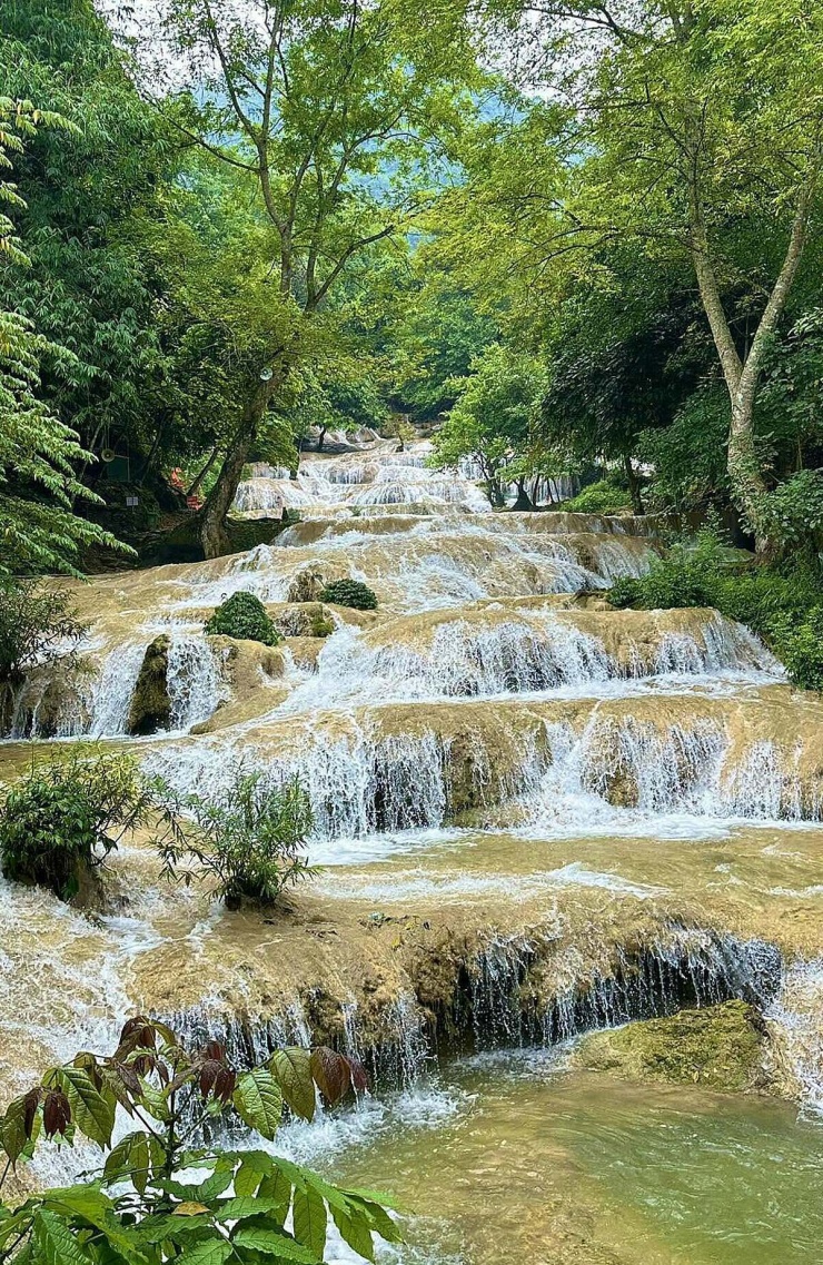 4 suối thác tự nhiên gần Hà Nội cho khách trốn nóng mùa hè - 3