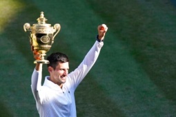 Lời nguyền sân cỏ và canh bạc vĩ đại: Djokovic chinh phục Wimbledon ở tuổi 39