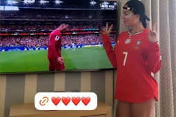 Bạn gái Ronaldo như "không mặc quần" cổ vũ CR7 & Bồ Đào Nha thắng trận World Cup