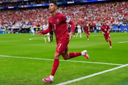 Video bóng đá Bồ Đào Nha - Uzbekistan: Đỉnh cao Ronaldo, siêu phẩm đá phạt (World Cup)