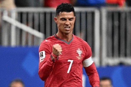 Bồ Đào Nha đại thắng 5 sao: Ronaldo đập tan hoài nghi, Fernandes chứng minh đẳng cấp