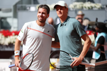 Tennis đỉnh cao sân cỏ: Sinner tái xuất đấu Norrie, Fonseca đối đầu "hiện tượng"
