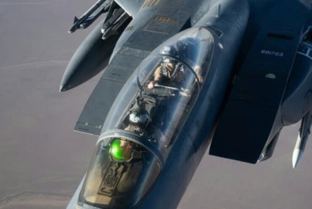 Bí ẩn đàn UAV giống sứa xuất hiện trước khoảnh khắc F-15 Mỹ rơi xuống Iran