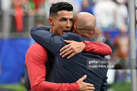 Ronaldo được "mở khóa" đúng lúc, HLV Bồ Đào Nha góp công lớn với chiến lược cao tay