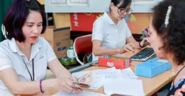 Vụ cụ bà 97 tuổi nhận lương hưu: BHXH Hà Nội lên tiếng, đề xuất bỏ giới hạn giấy ủy quyền