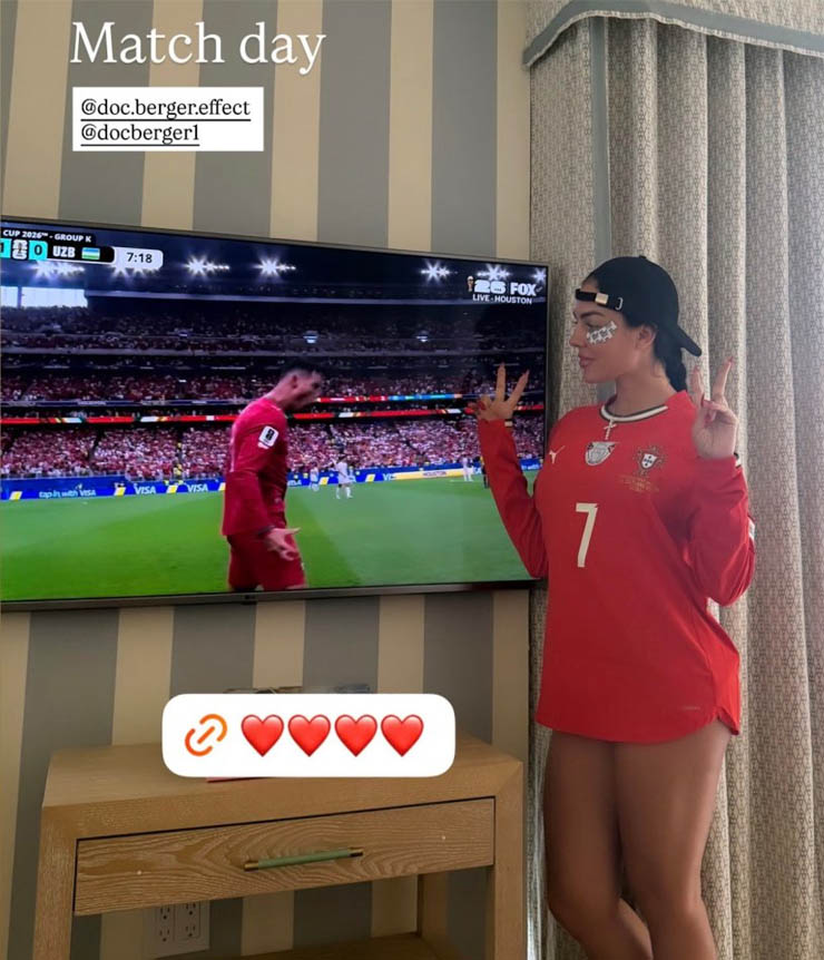 Georgina&nbsp;Rodriguez cổ vũ Ronaldo từ xa