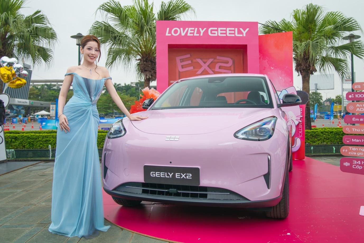 Mới ra mắt thị trường Việt Nam vào cuối tháng 3/2026, Geely EX2 nhận được sự chú ý đặc biệt khi sở hữu giá bán lẻ đề xuất dao động chỉ từ 459 - 499 triệu đồng.