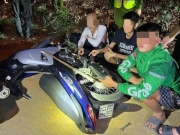 Thiếu niên 17 tuổi lái xe trong tình trạng phê ma túy, mang theo kiếm trên Quốc lộ 6