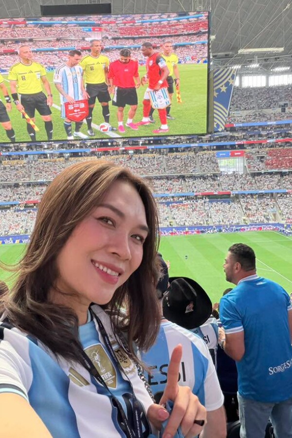 Không chỉ gây sốt khi sang Mỹ xem World Cup cổ vũ Messi, khán giả còn ngưỡng mộ làn da của Mỹ Tâm - 2