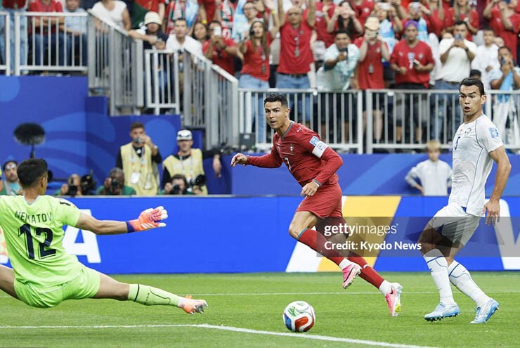 Ronaldo tìm lại cảm giác ghi bàn đúng lúc