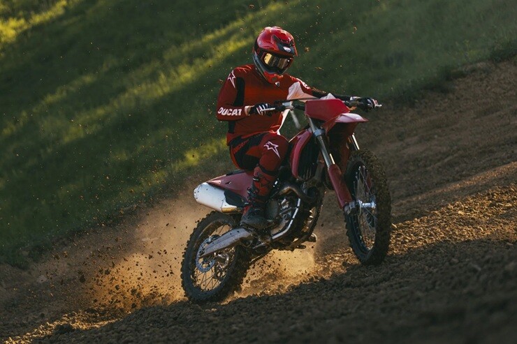 Ducati vừa tạo ra mẫu "quái vật" thực thụ trong phân khúc motocross 250cc - 4