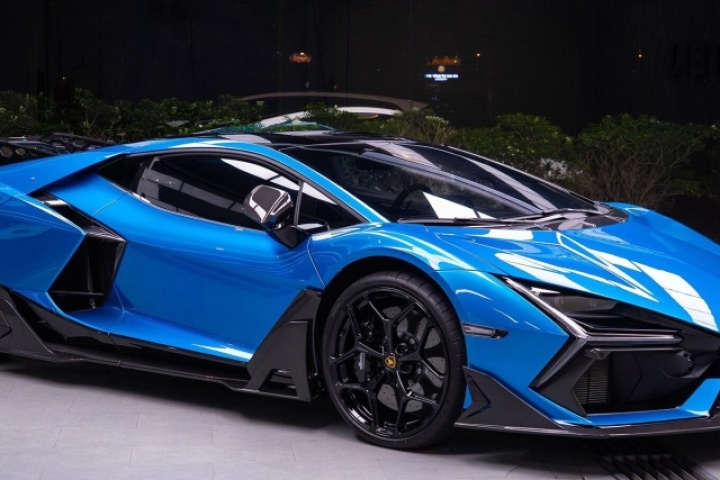Đại gia Sài Gòn chi triệu USD mua siêu xe Lamborghini Revuelto màu độc