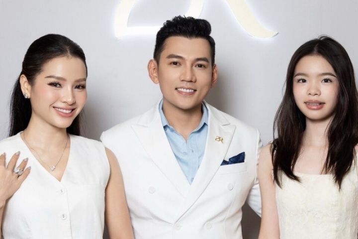 Con gái tuổi teen của Phương Trinh Jolie khoe chiều cao 1,7 m