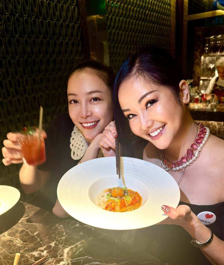 Ảnh sao 25/6: Diệu Hương khoe vườn hồng trong biệt thự ở Mỹ - 10