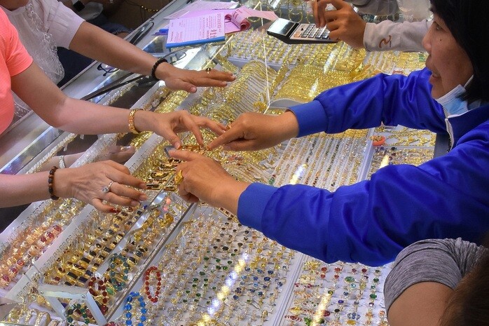 Giá vàng thế giới đêm qua giảm tới 115 USD