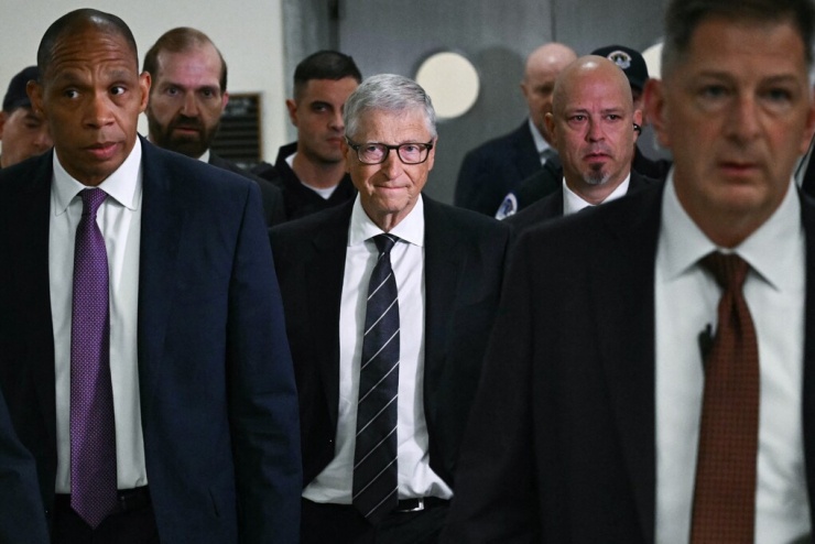 Bill Gates đến phiên điều trần tại Điện Capitol hôm 10/6. Ảnh: AFP