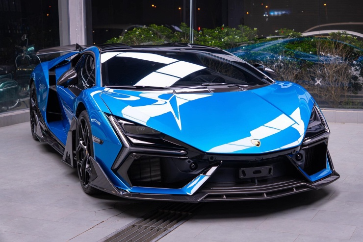 Đại gia Sài Gòn chi triệu USD mua siêu xe Lamborghini Revuelto màu độc - 3