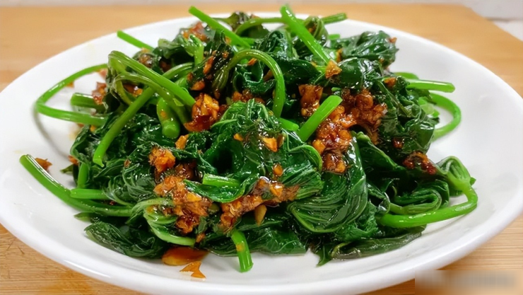 Loại rau ngọt hơn cải bó xôi, đậm dà hơn diếp xoăn, mọc đầy vườn xưa, làm cách này ngon hơn thịt - 6