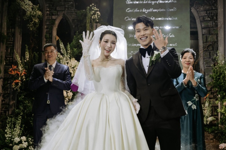 3 bộ suit cưới phong cách quý ông của Văn Thanh - 1
