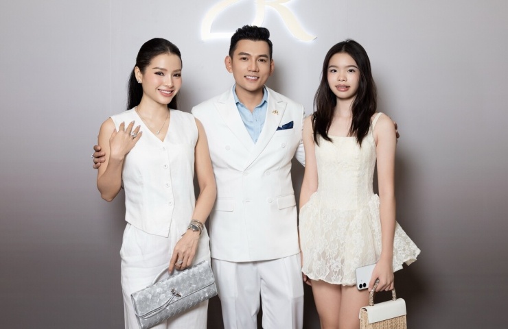 Con gái tuổi teen của Phương Trinh Jolie khoe chiều cao 1,7 m - 1