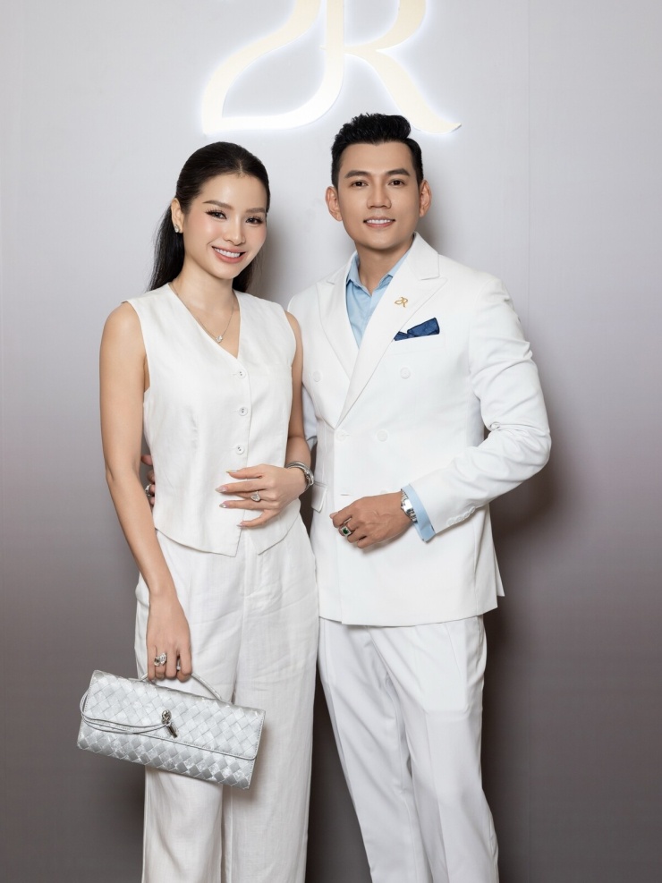 Con gái tuổi teen của Phương Trinh Jolie khoe chiều cao 1,7 m - 4