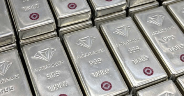 Bạc rơi không thấy đáy, người "đu đỉnh" lỗ gần 65 triệu đồng/kg