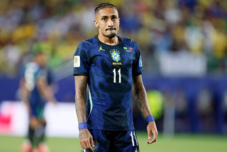 Raphinha gặp biến cố giữa World Cup: Nghi bị cha lừa tiền, vợ xinh lên tiếng