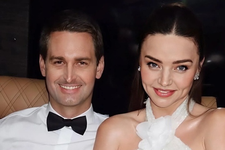 Vợ chồng Miranda Kerr giúp 261.000 người dân xóa nợ y tế nửa tỷ USD