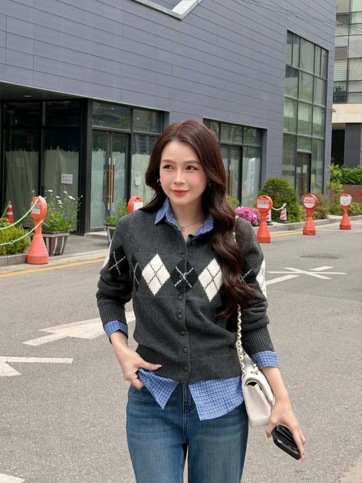 Ảnh sao 26/6: Anh chồng Đỗ Mỹ Linh khoe 'đặc quyền' bên mẹ - 6