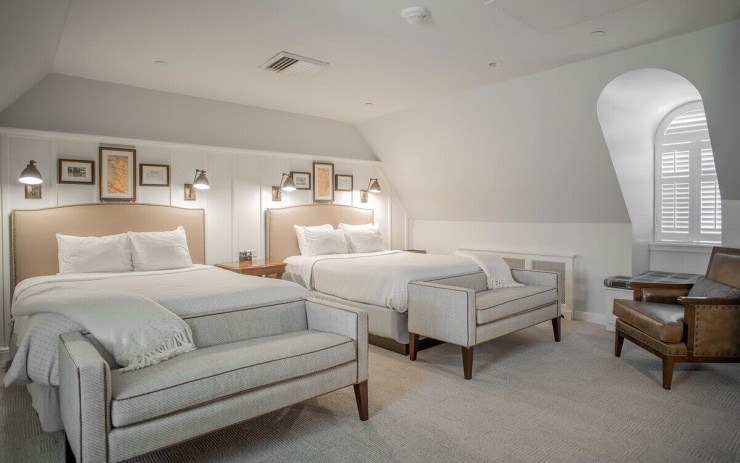 Khu khách sạn gồm 85 phòng nghỉ nhiều hạng và 15 phòng họp. Sau khi khảo sát nhiều địa điểm tại Mỹ, Liên đoàn Bóng đá Đức (DFB) quyết định chọn Graylyn Estate làm nơi lưu trú cho đội tuyển. Công tác hậu cần được chuẩn bị từ cuối năm 2025. HLV Julian Nagelsmann, Giám đốc Thể thao Rudi Völler cùng Giám đốc Điều hành Andreas Rettig đã trực tiếp khảo sát cơ sở này vào đầu tháng 12/2025, ngay sau lễ bốc thăm chia bảng World Cup tại Washington, D.C.