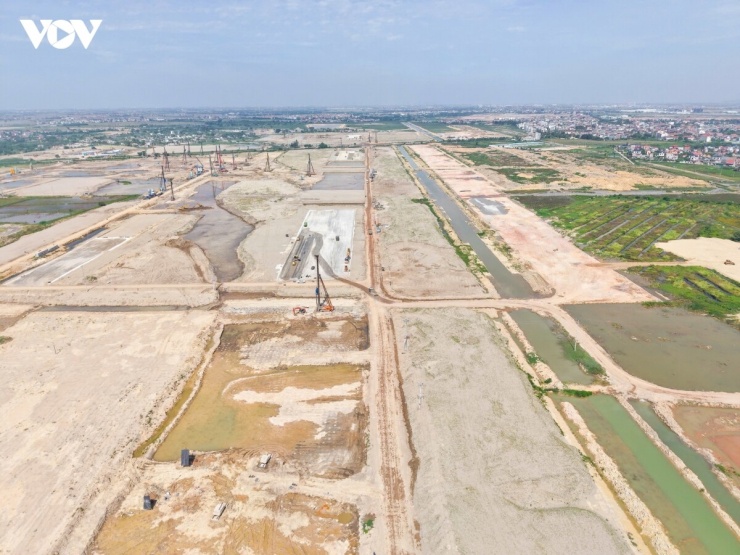 Sân bay được định hướng đạt tiêu chuẩn cấp 4E theo phân cấp của Tổ chức Hàng không dân dụng quốc tế (ICAO), đủ điều kiện khai thác các loại máy bay thân rộng hiện đại như B777, B787, A350, A321 cùng các loại chuyên cơ và tàu bay chuyên dụng khác.