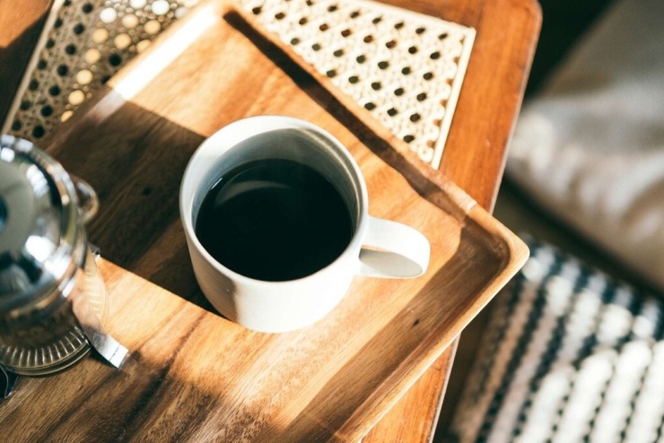 Nhiều phụ nữ trung niên bỏ bữa sáng hoặc chỉ uống cà phê để cắt giảm calo. Ảnh: Real Simple