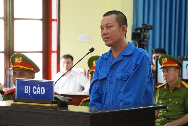 Nguyễn Cao Bằng trước phiên xử. Ảnh: Hoàng Nam