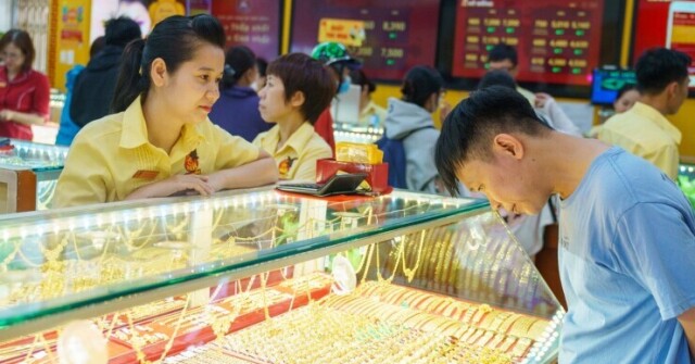 Nên mua vàng bây giờ hay chờ giá giảm thêm?