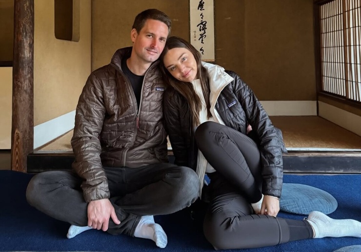 Vợ chồng Miranda Kerr giúp xóa nợ y tế cho hơn 261.000 người dân California. Ảnh: Instagram Miranda Kerr