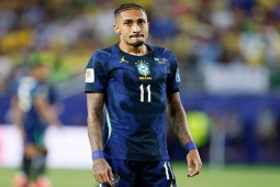 Raphinha gặp biến cố giữa World Cup: Nghi bị cha lừa tiền, vợ xinh lên tiếng