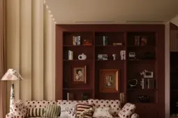 Mê mẩn với căn duplex với tông màu mận chín