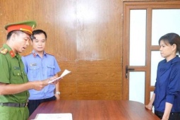 Khởi tố người phụ nữ xịt vòi nước cao áp vào mặt bà bán rau ở Phú Thọ