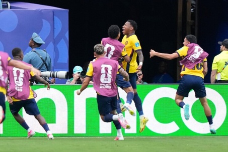 Nóng bảng xếp hạng World Cup: Ecuador hạ Đức, giành vé vào vòng knock-out