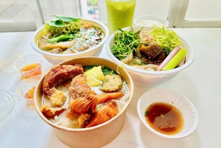 Đi dọc Việt Nam, thưởng thức mâm bún đặc sắc chỉ với vài thao tác