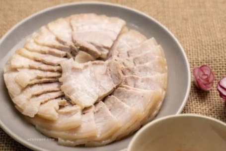 Nước luộc thịt có nên dùng để nấu canh? Chuyên gia chỉ ra lợi ích và những lưu ý quan trọng