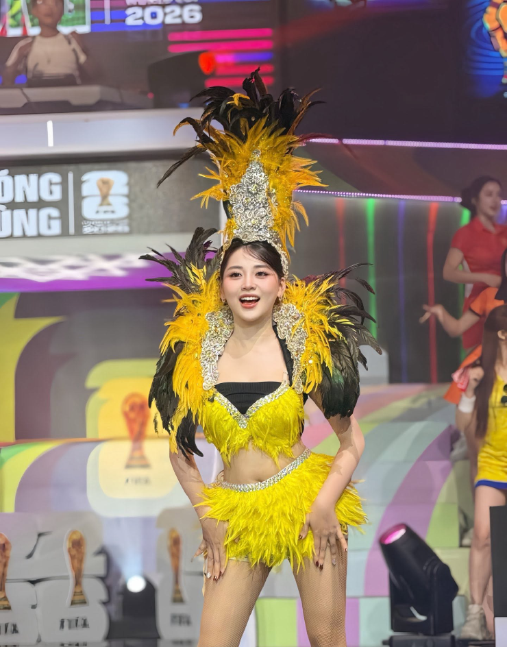 Cô mang đến chương trình những vũ điệu nóng bỏng&nbsp;