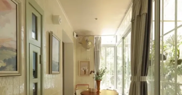 "Tái sinh" nhà tập thể cũ chỉ hơn 20m2 thành tổ ấm thanh lịch