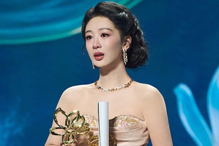 Dương Tử mắt ướt nhòe khi giành Thị hậu 'Bạch Ngọc Lan'