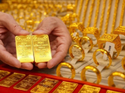 Mua vàng nhẫn, vàng miếng hay giữ tiền mặt có lợi hơn?